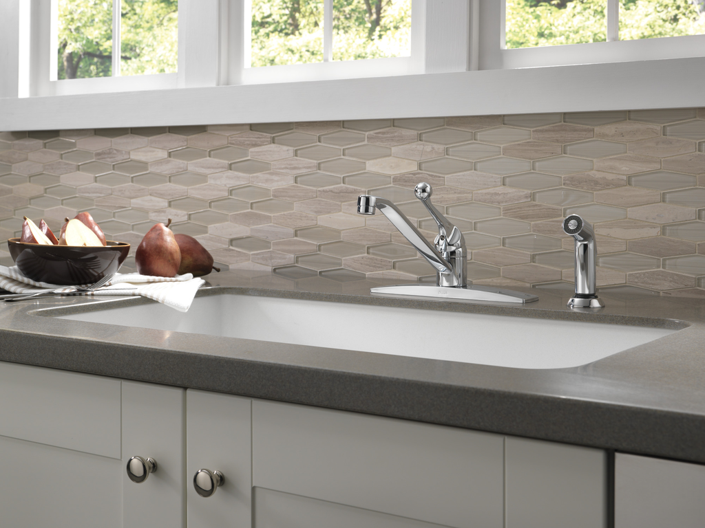 Delta 134 / 100 / 300 / 400 Series: Single Handle Kitchen Faucet With Spray - Single Handle Lever - Chrome