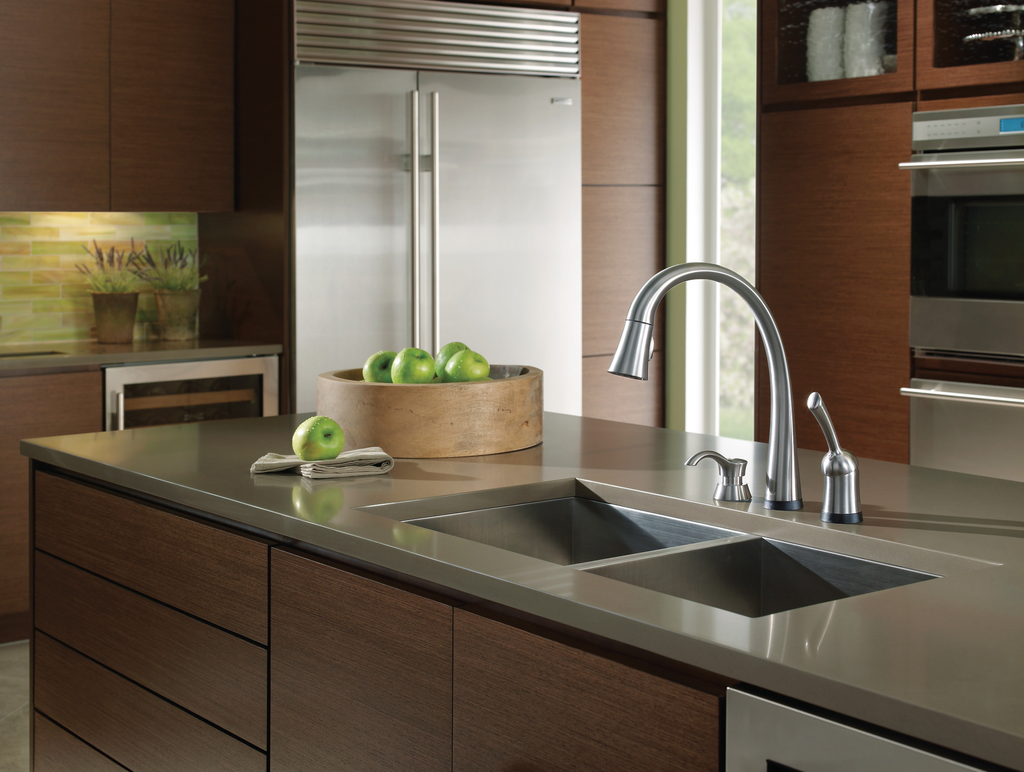 Delta Deluca™: Soap / Lotion Dispenser - Arctic Stainless