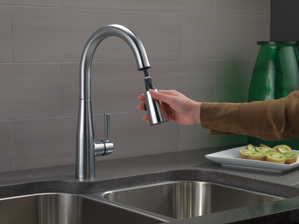 Delta Essa®: Single Handle Pull-Down Kitchen Faucet - Single Handle Lever - Arctic Stainless