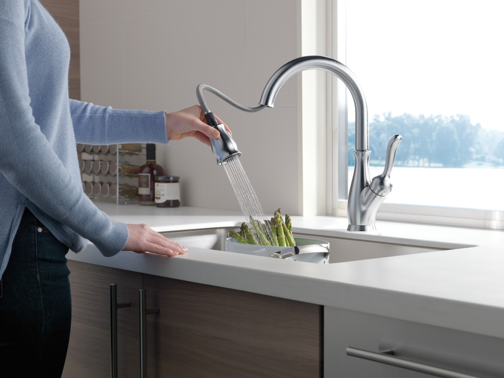 Delta Leland®: Single Handle Pull-Down Kitchen Faucet With Shieldspray® Technology - Single Handle Lever - Arctic Stainless