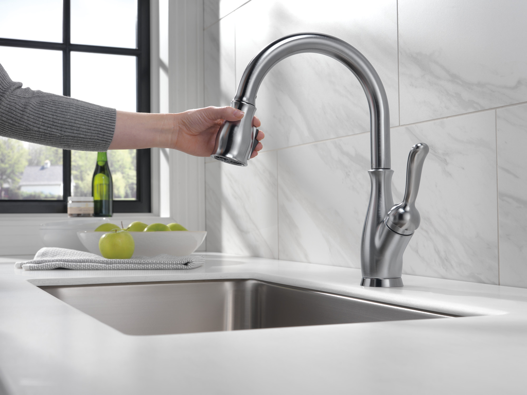 Delta Leland®: Single Handle Pull-Down Kitchen Faucet With Shieldspray® Technology - Single Handle Lever - Arctic Stainless