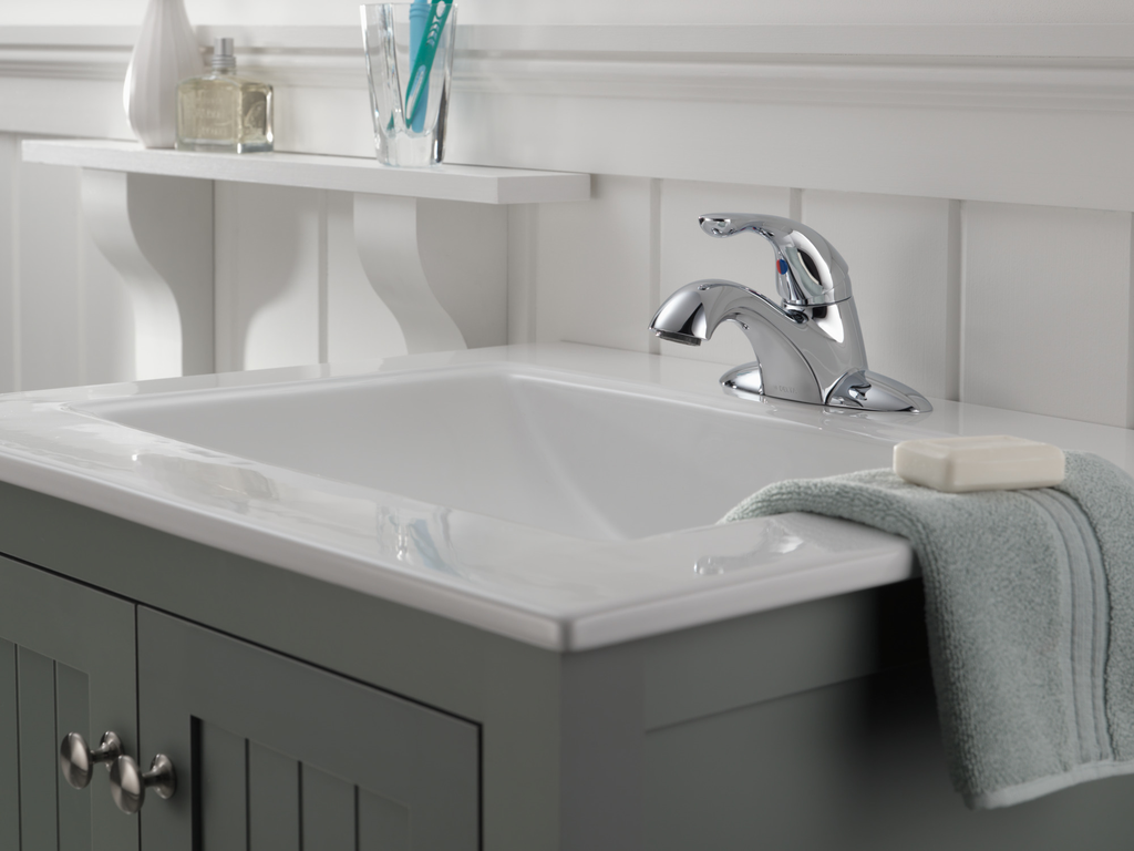 Delta Classic: Single Handle Centerset Bathroom Faucet - Single Handle Lever - Chrome