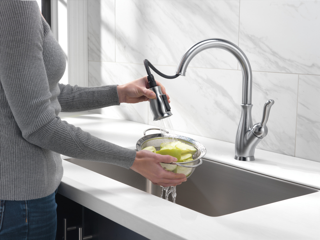 Delta Leland®: Single Handle Pull-Down Kitchen Faucet With Shieldspray® Technology - Single Handle Lever - Arctic Stainless