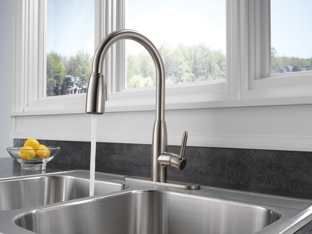 Peerless Core: Single Handle Kitchen Pull-Down - Single Handle Lever - Stainless