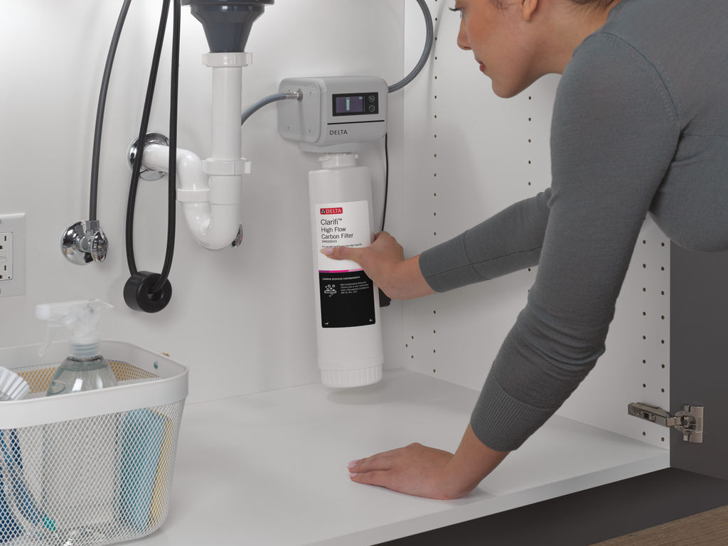 Delta Trinsic®: Single Handle Pull-Down Kitchen Faucet - Single Handle Lever - Matte Black