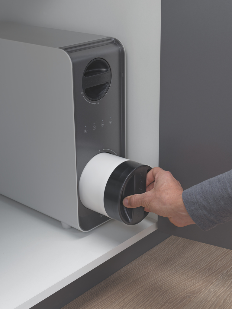 Delta Trinsic®: Single Handle Pull-Down Kitchen Faucet - Single Handle Lever - Matte Black