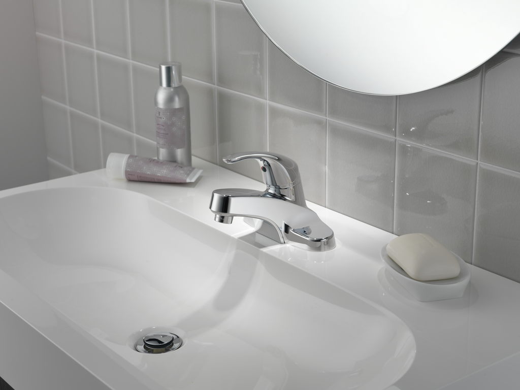 Peerless Core: Single Handle Bathroom Faucet - Single Handle Lever - Chrome
