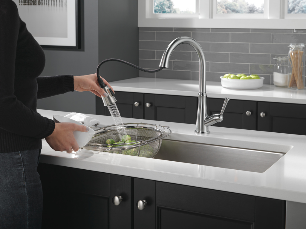 Delta Westville®: Single Handle Pull-Down Kitchen Faucet - Single Handle Lever - Arctic Stainless